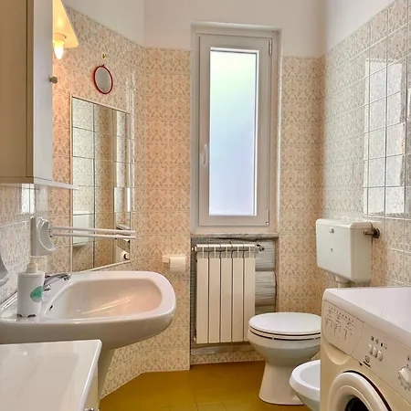 Appartamento Hostdomus - Leo's House Pietra Ligure