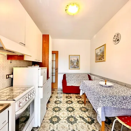 Appartamento Hostdomus - Leo's House Pietra Ligure