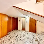 Appartamento Hostdomus - Leo's House